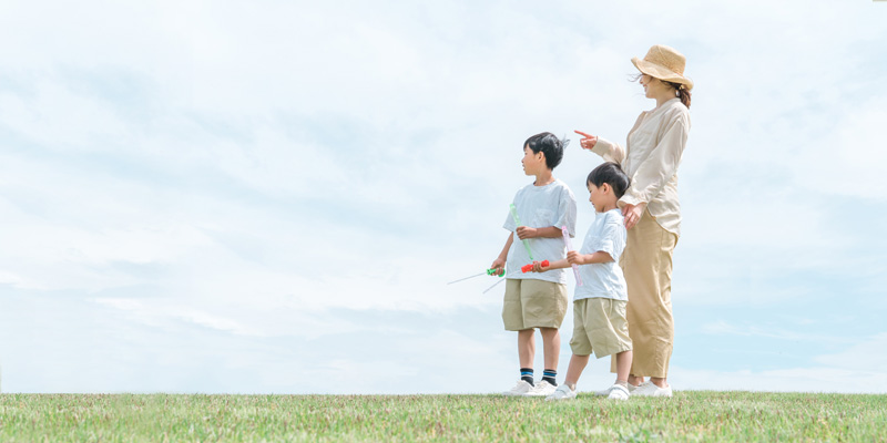 子育てをする若い世代のイメージ
